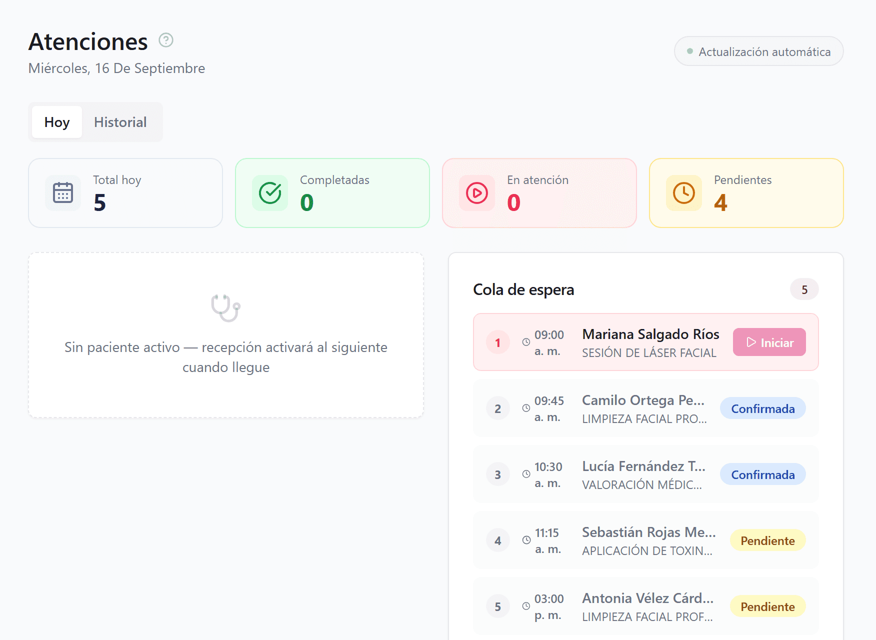 Cola de atención en vivo para profesionales y recepción en CliniQ
